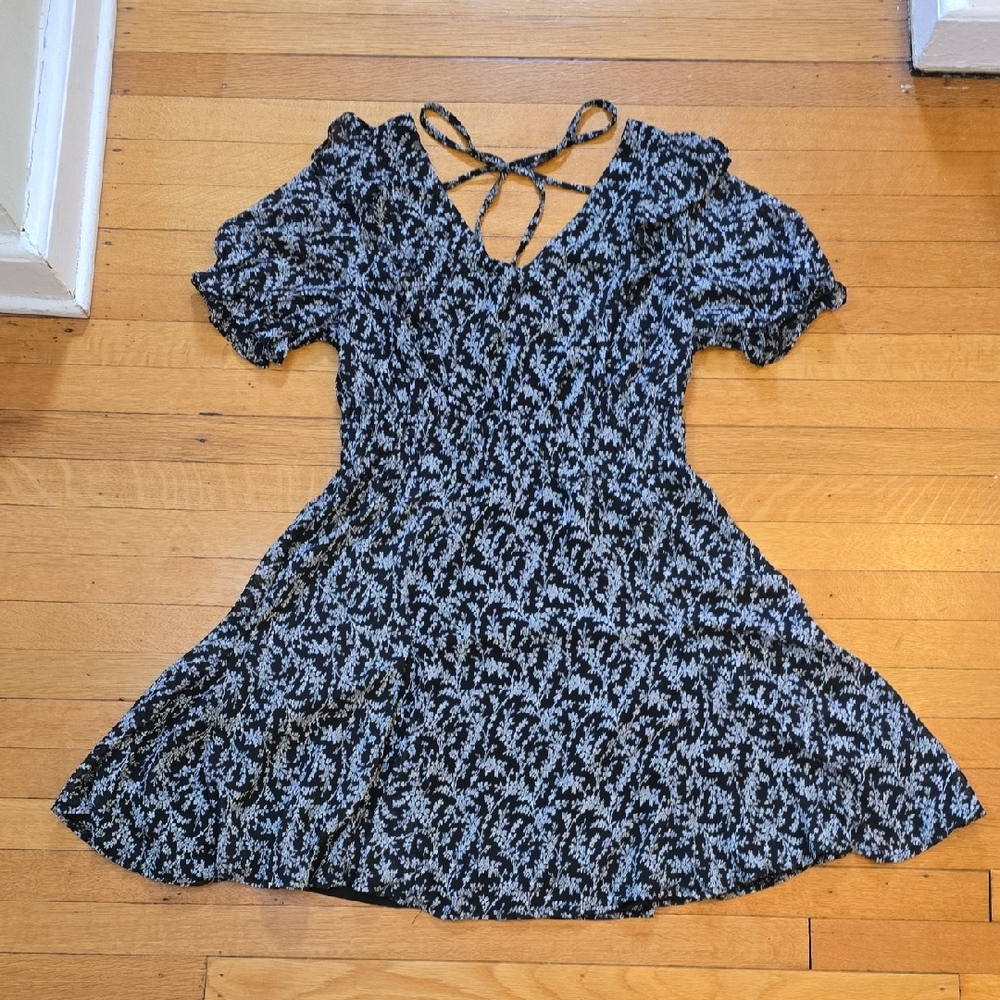 She + Sky, Floral Ruffled Backless Mini Dress, Black & White, EUC, Women's M